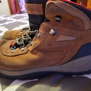 Womens Colombia waterproof boots. Size 8